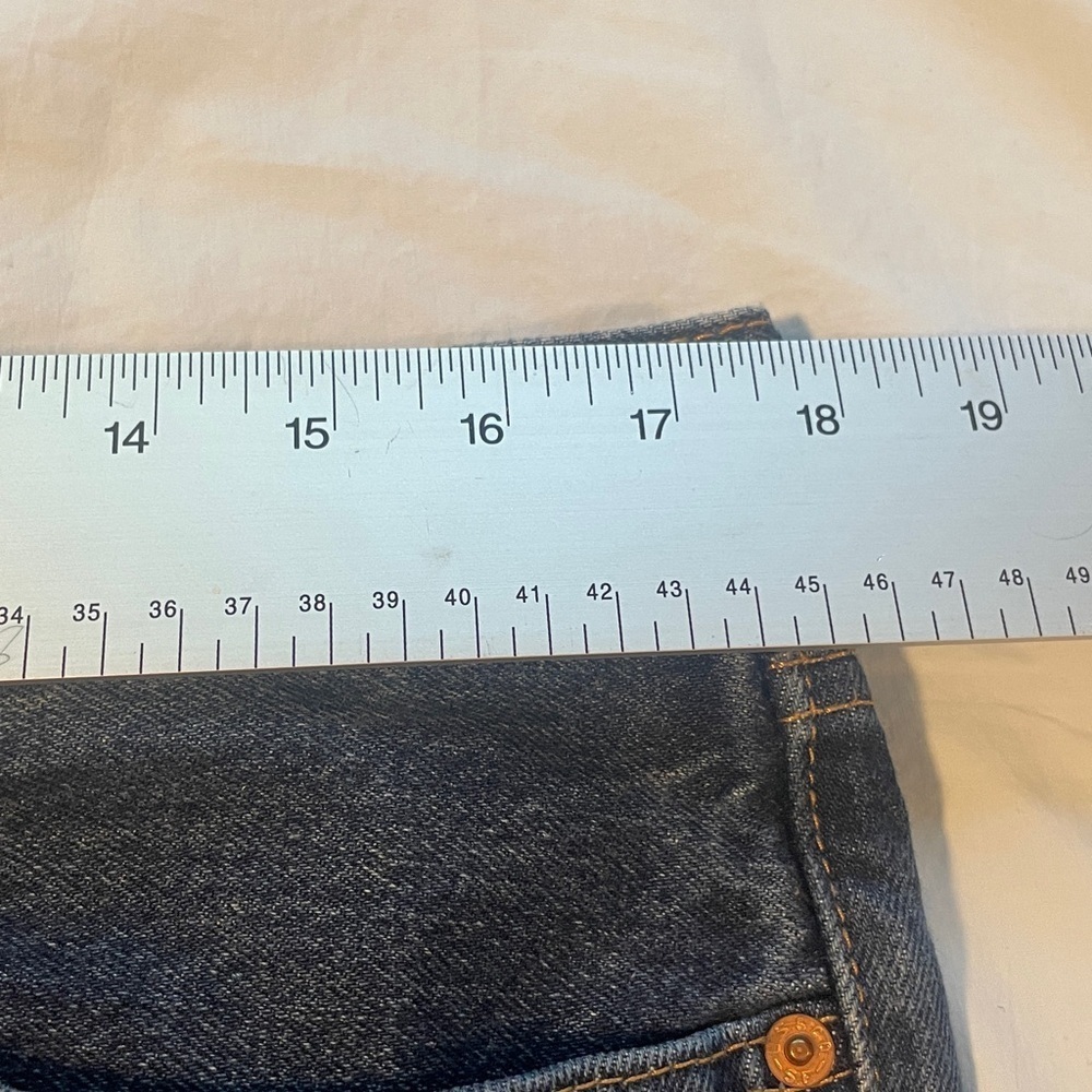 LEVI’s 550 34 X 32 Relaxed Fit Used - Picture 4 of 16